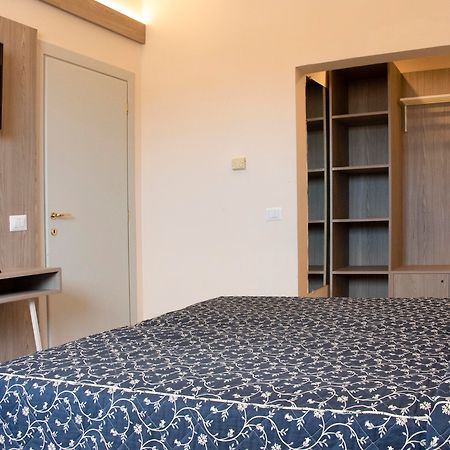 Hotel Mediterraneo Чивитавекия Екстериор снимка