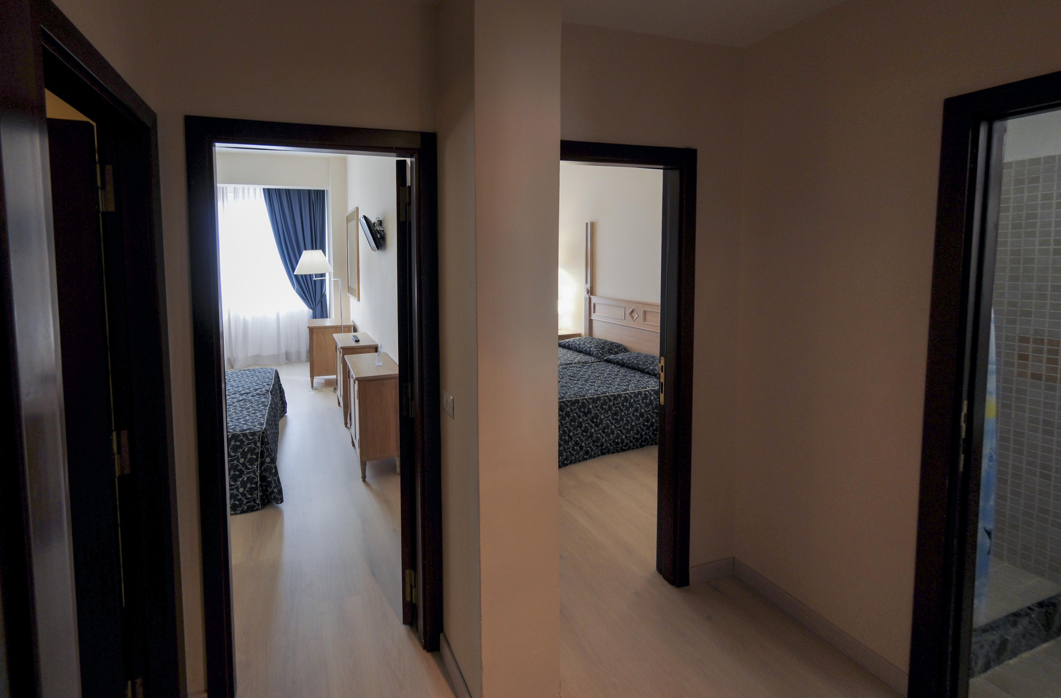 Hotel Mediterraneo Чивитавекия Екстериор снимка