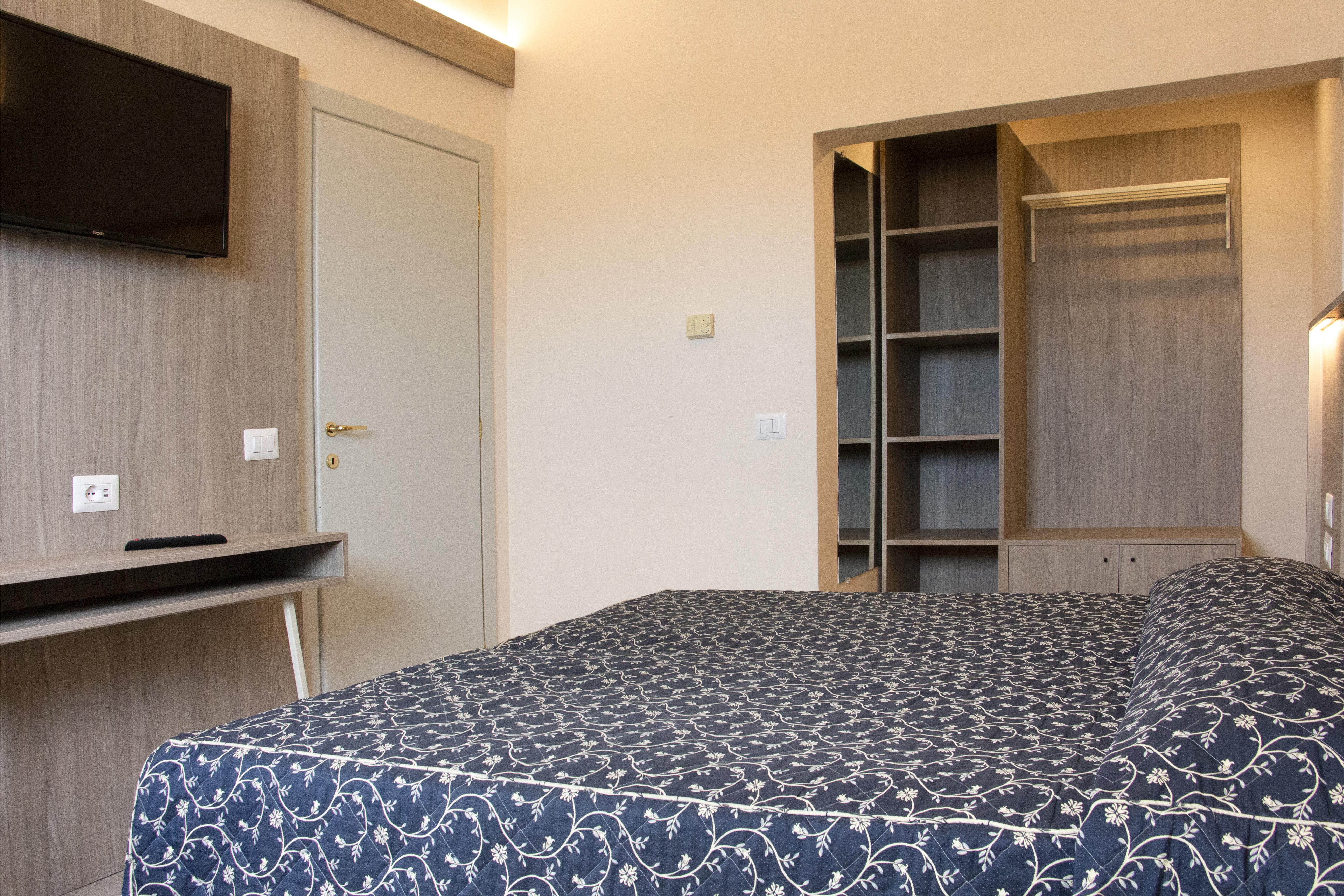 Hotel Mediterraneo Чивитавекия Екстериор снимка