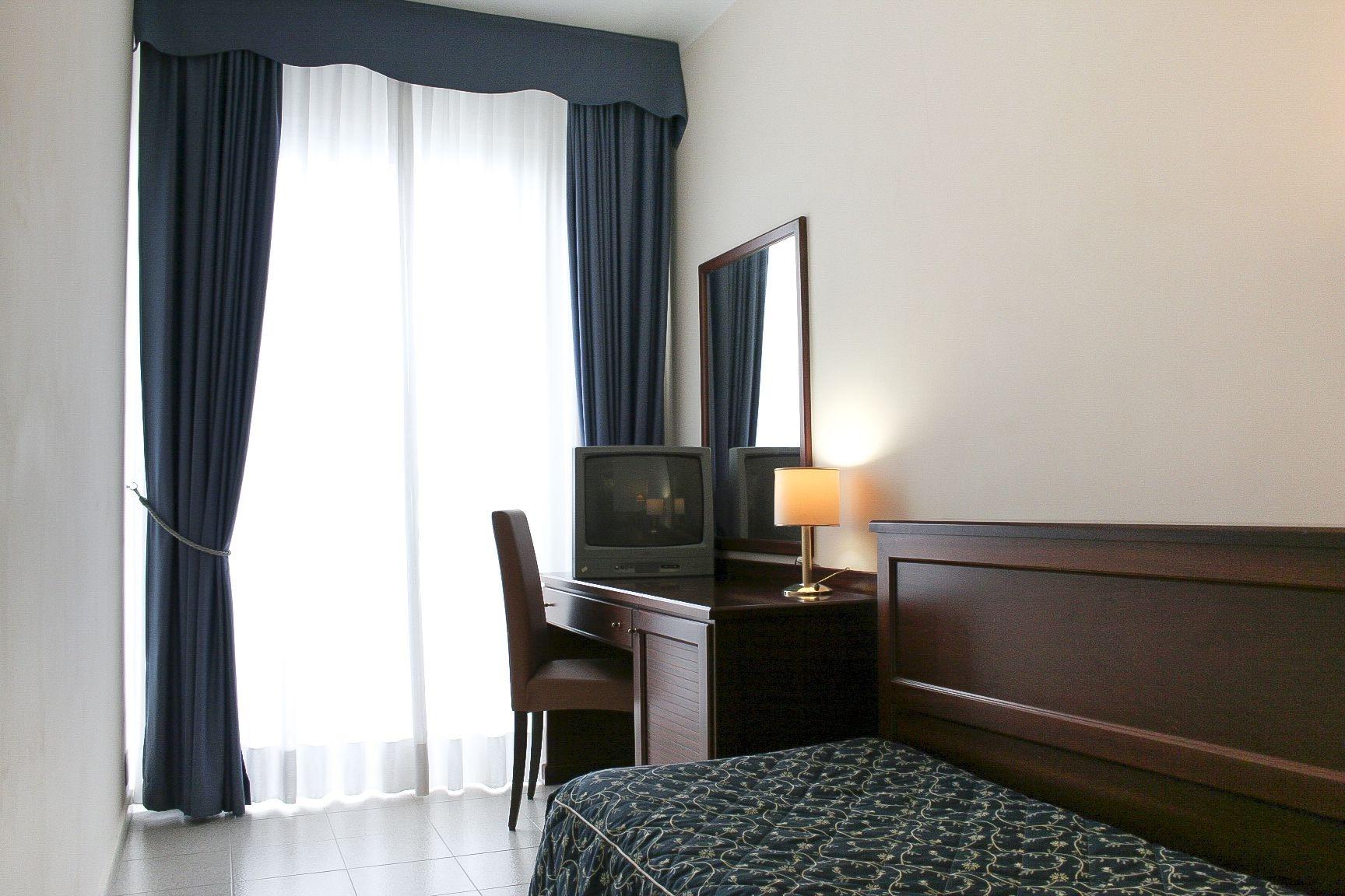Hotel Mediterraneo Чивитавекия Екстериор снимка