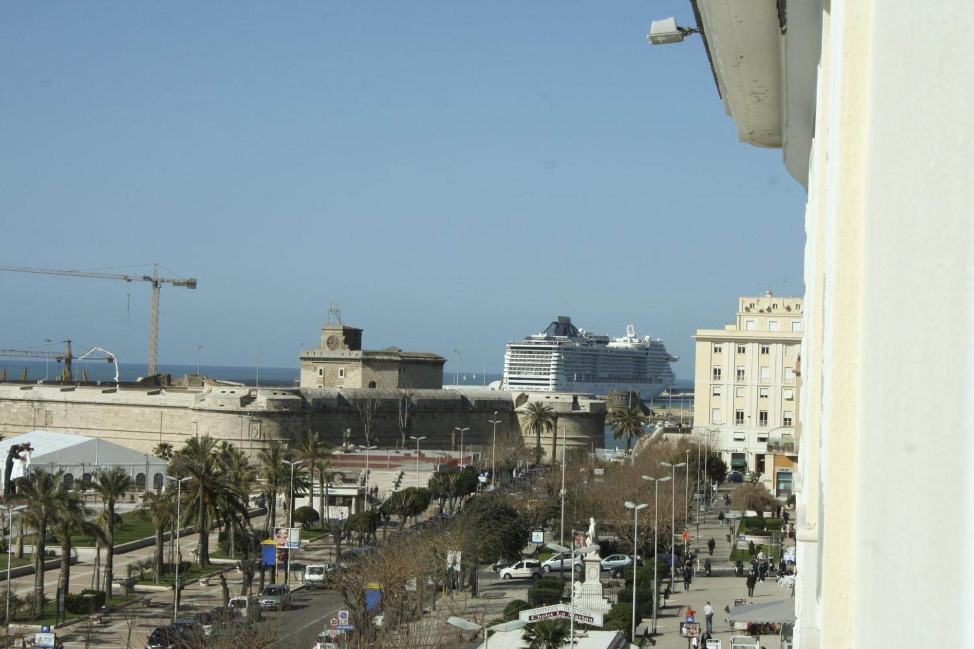 Hotel Mediterraneo Чивитавекия Екстериор снимка