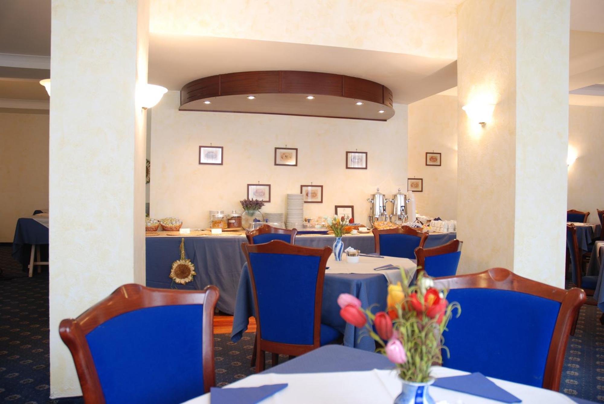Hotel Mediterraneo Чивитавекия Екстериор снимка