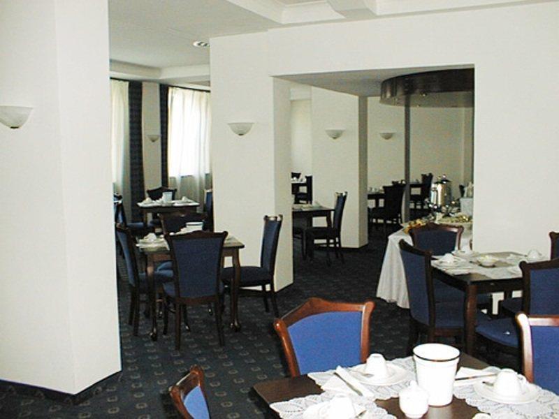 Hotel Mediterraneo Чивитавекия Ресторант снимка